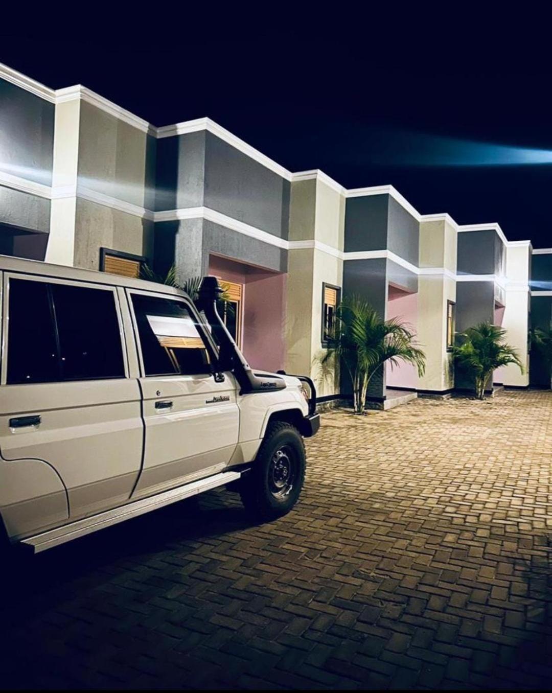 Onyx Motel And Suites Mbarara Екстериор снимка